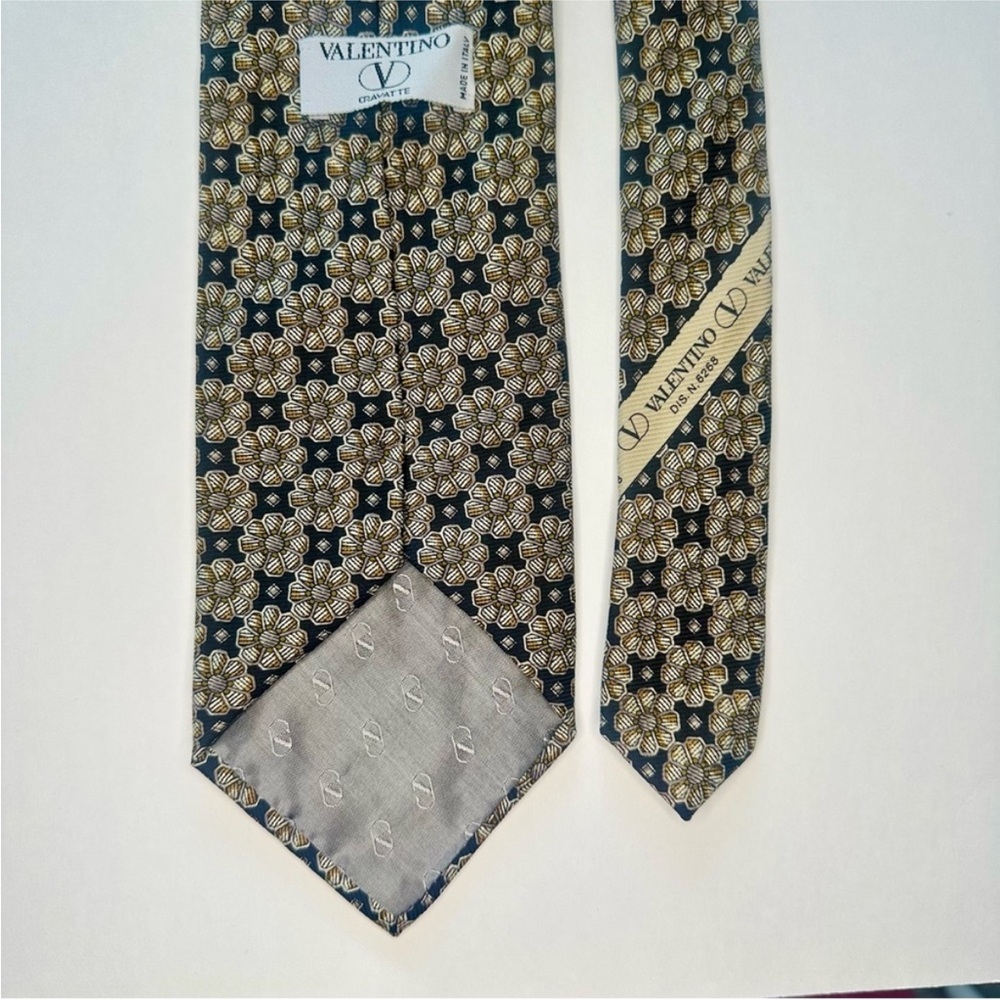 Vintage VALENTINO CRAVATTE Italian Silk 70’s Black Geometric Classic Tie, 4” - Picture 4 of 8